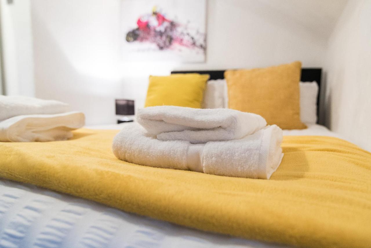 Dd Apartment 8 - Free Parking - Fast Wifi Касл-Донингтон Экстерьер фото