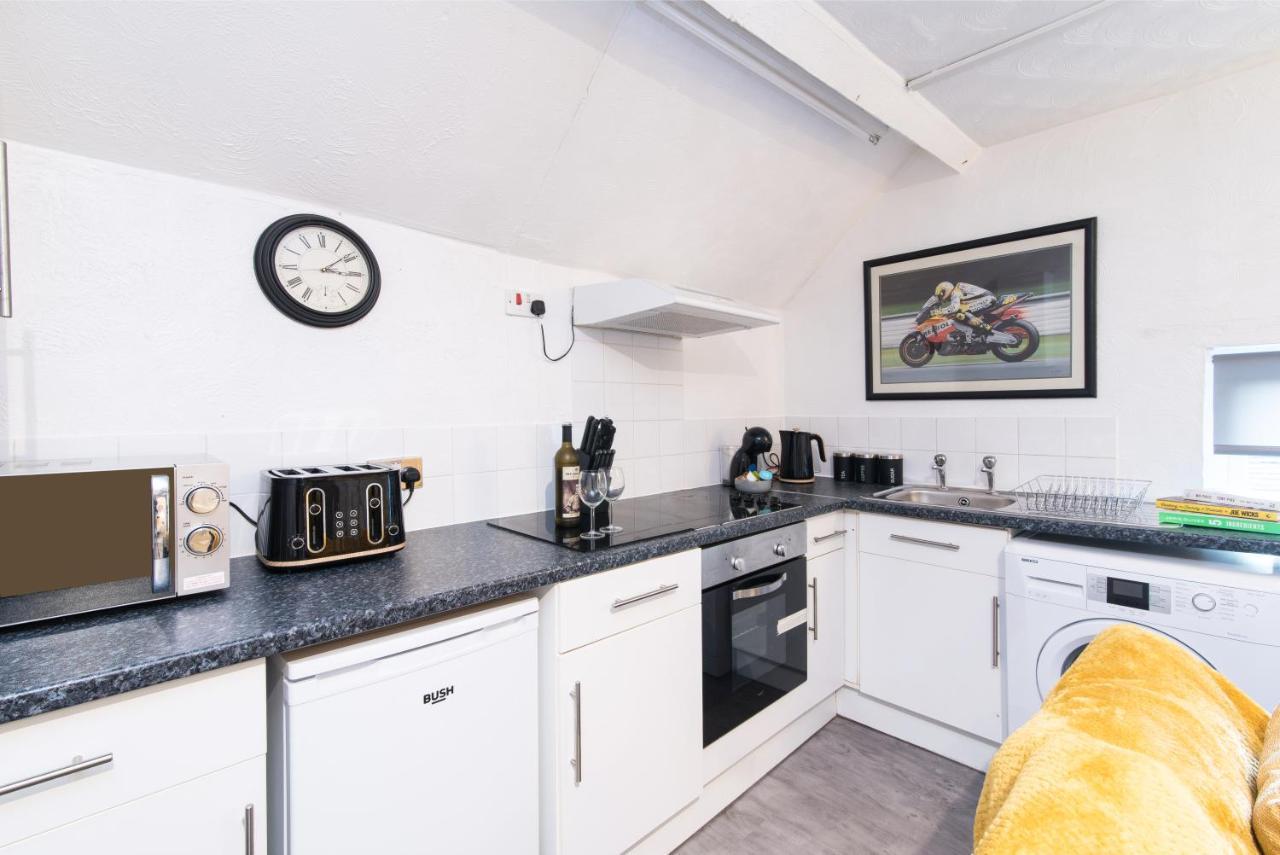 Dd Apartment 8 - Free Parking - Fast Wifi Касл-Донингтон Экстерьер фото
